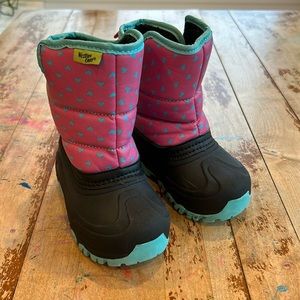 Girl’s Snow Boots. EUC. Toddler size 7.
